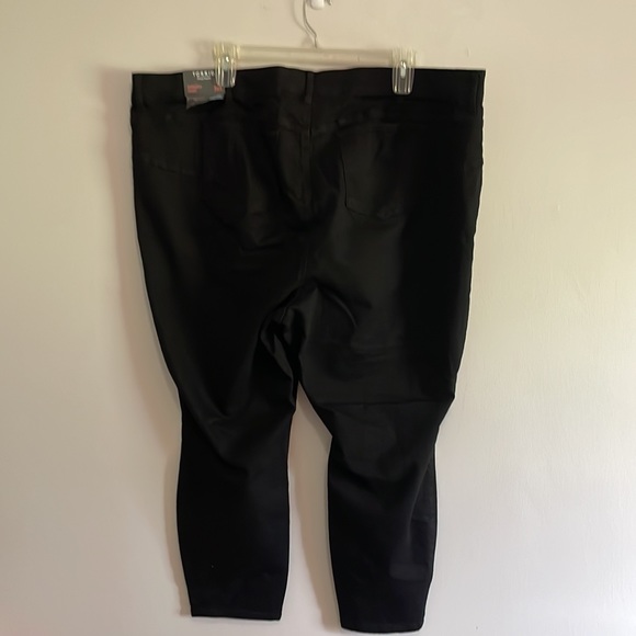 Torrid Bombshell skinny black distressed jeans size 30 short - Picture 6 of 8